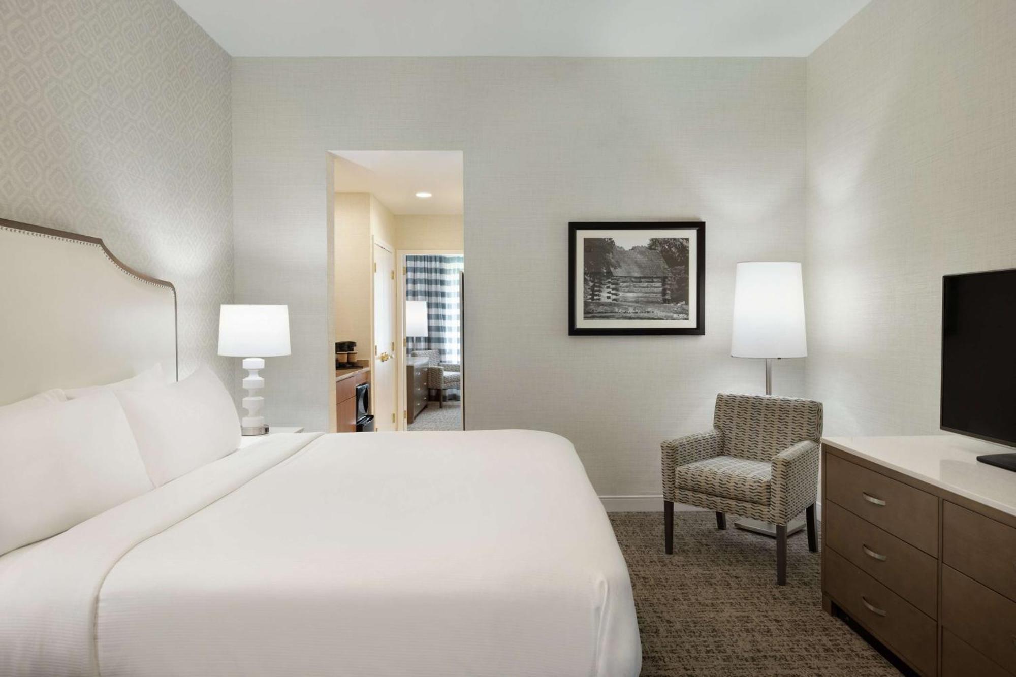 Embassy Suites By Hilton Philadelphia Valley Forge ウェイン エクステリア 写真