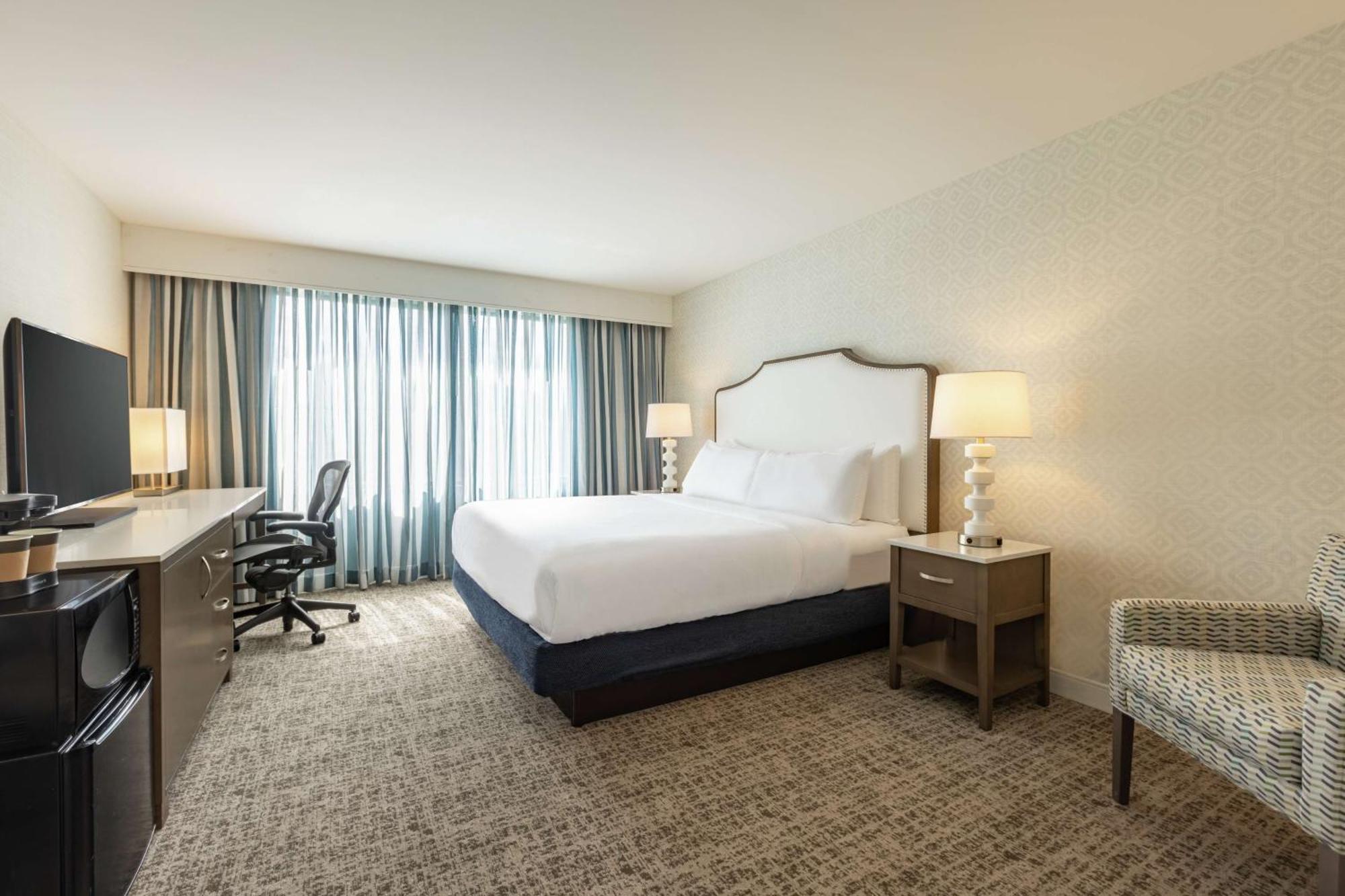 Embassy Suites By Hilton Philadelphia Valley Forge ウェイン エクステリア 写真
