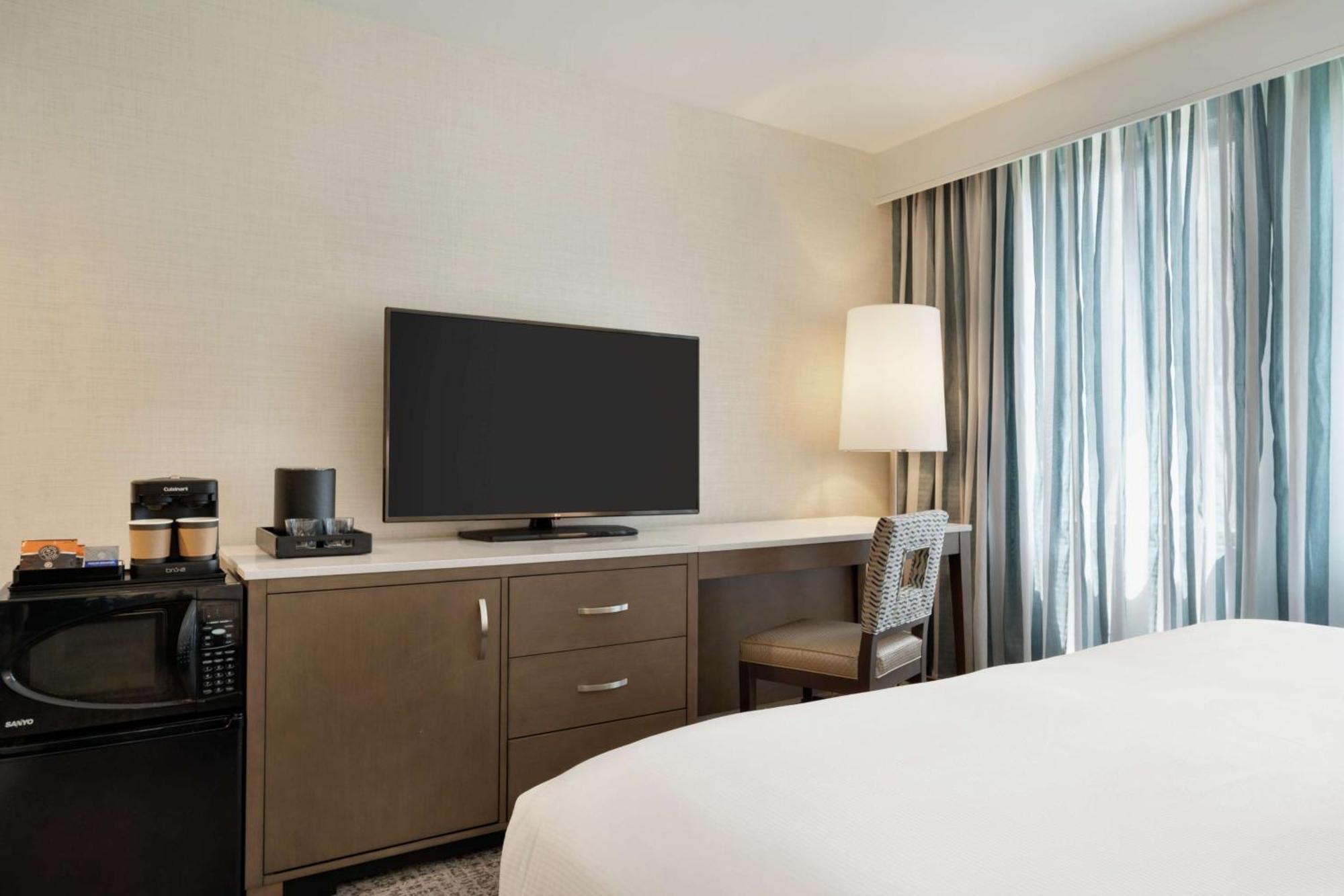 Embassy Suites By Hilton Philadelphia Valley Forge ウェイン エクステリア 写真